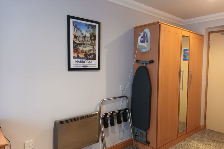 Room 32 of 47