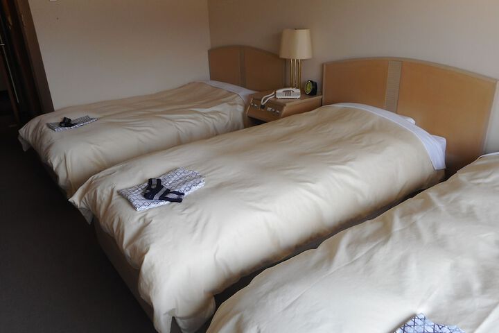 Room 9 of 35