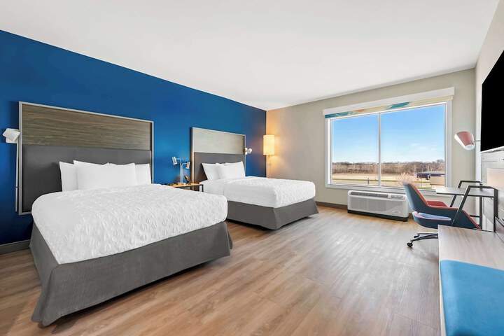 2 Queen Beds Accessible (4 of 8)