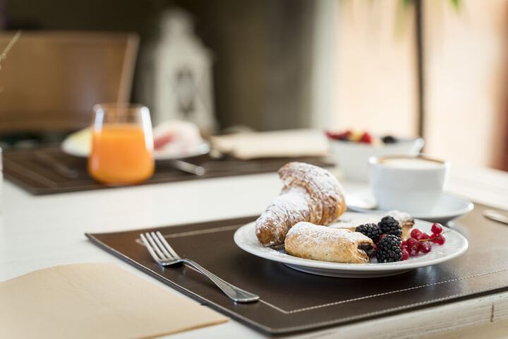 Breakfast/Coffee Service 64 of 92