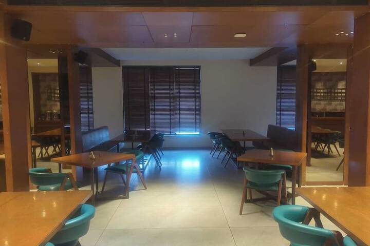Dining 6 of 11