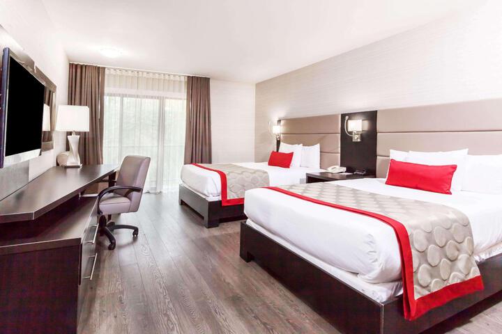 2 Double Beds (1 of 19)