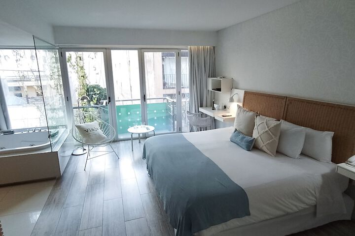 Room 6 of 31