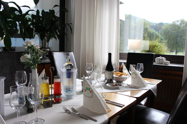Dining 25 of 48