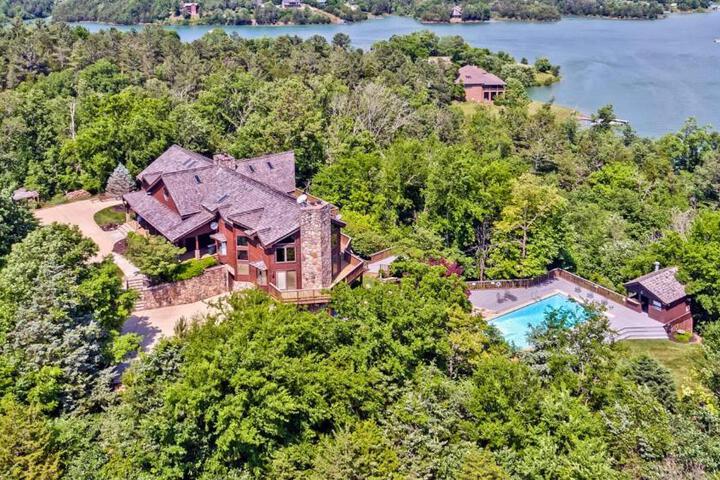 Douglas Lake Lodge in the Smoky Mountains in Sevierville, TN