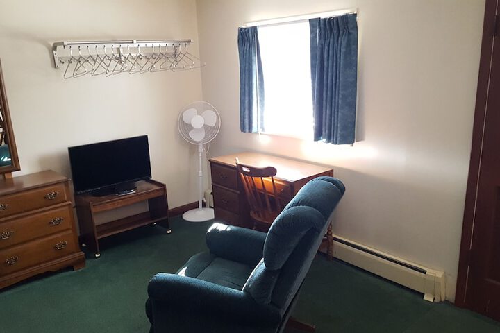 Room 8 of 68