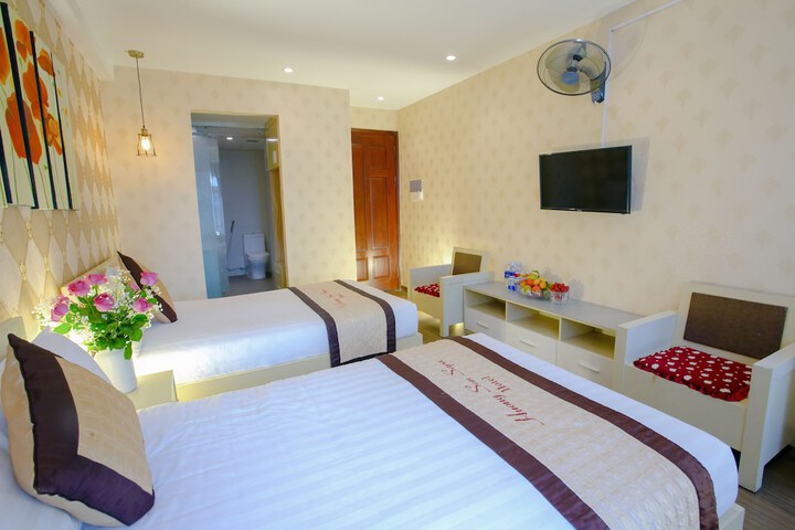 Room 9 of 22
