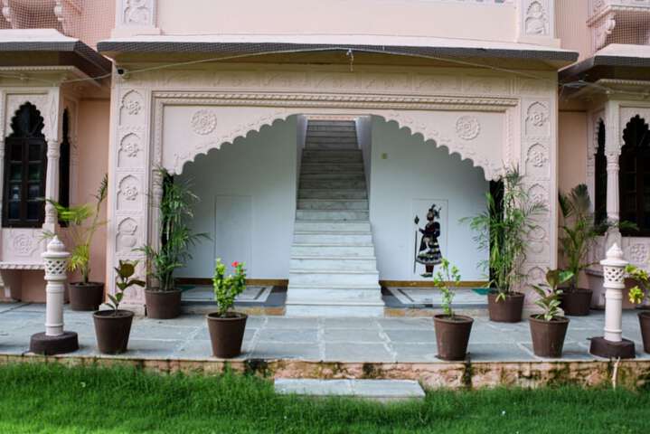 Ballroom/Hall 52 of 71