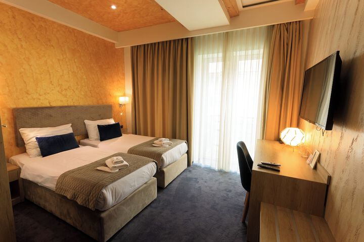 Room 9 of 10