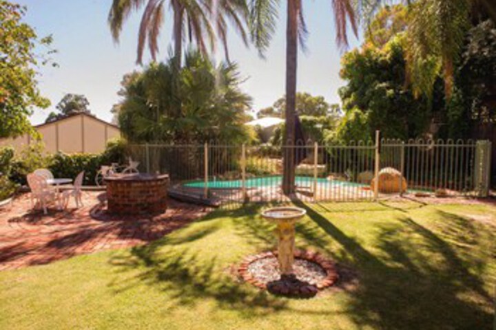 Hotel Exterior 5 of 22