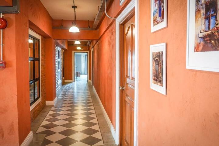 Ballroom/Hall 17 of 21