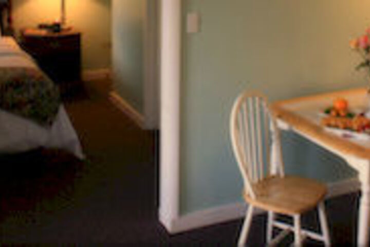 Room 6 of 11