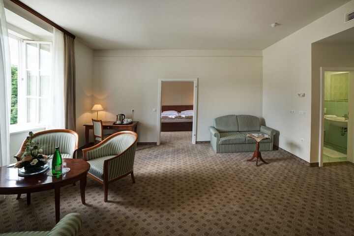 Room 32 of 128