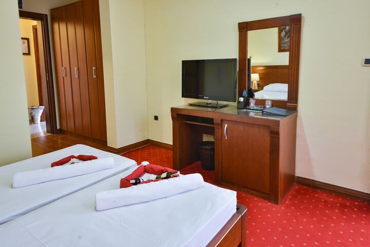 Room 6 of 45