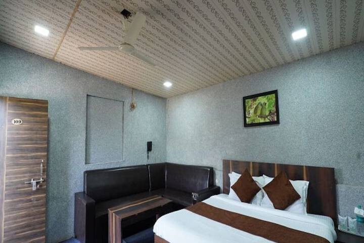 Room 10 of 42
