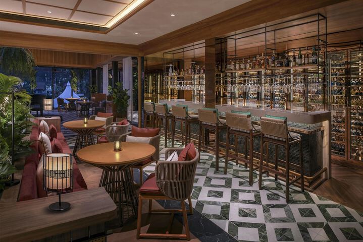 Lounge 198 of 237