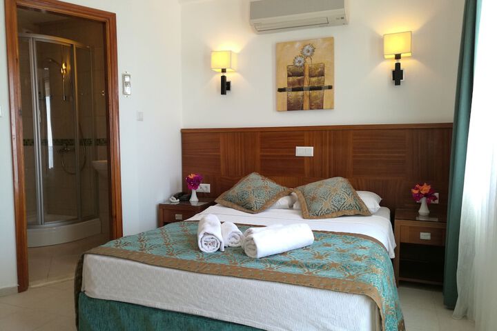 Room 5 of 112
