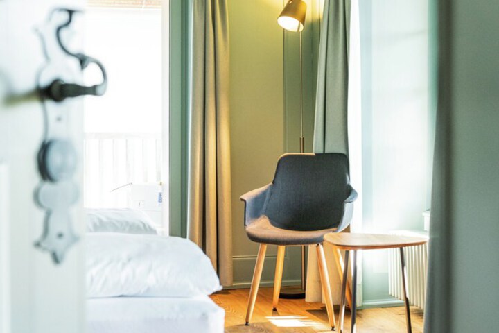 Room 9 of 30
