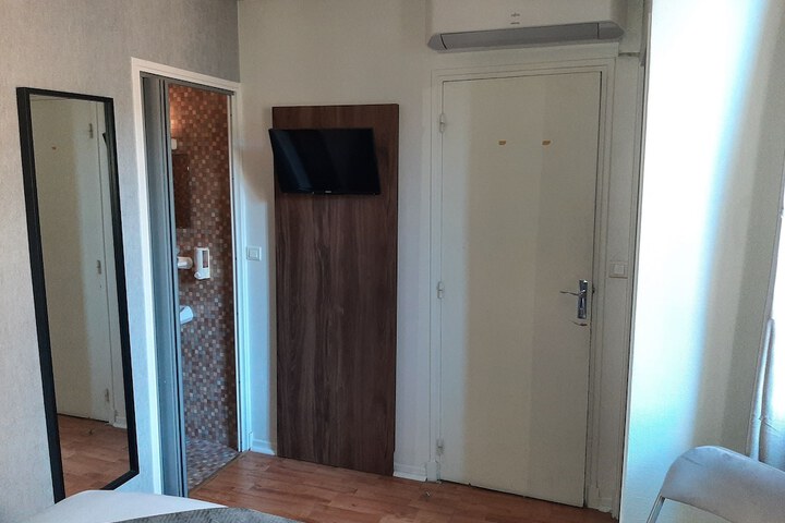Room 4 of 44