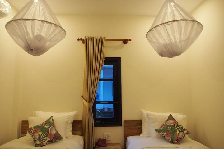 Room 7 of 100