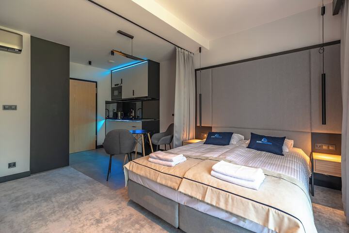 Room 34 of 136