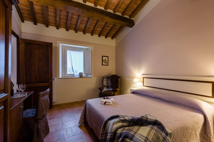 Room 9 of 10