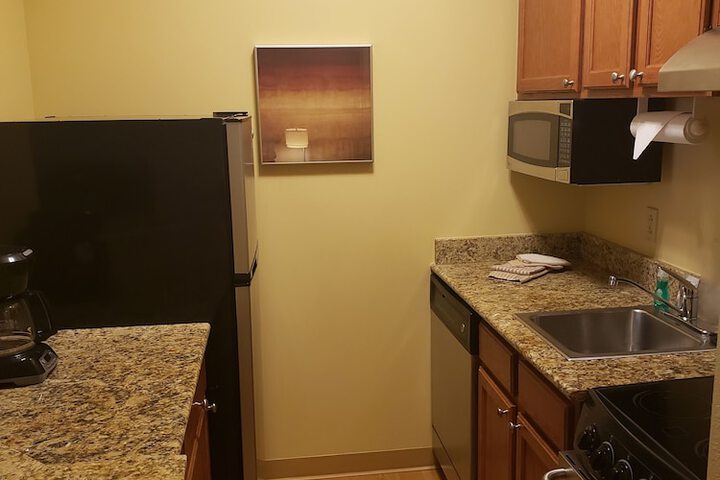 1 Queen Bed Mobility Accessible Hearing Impaired Studio Suite (9 of 23)