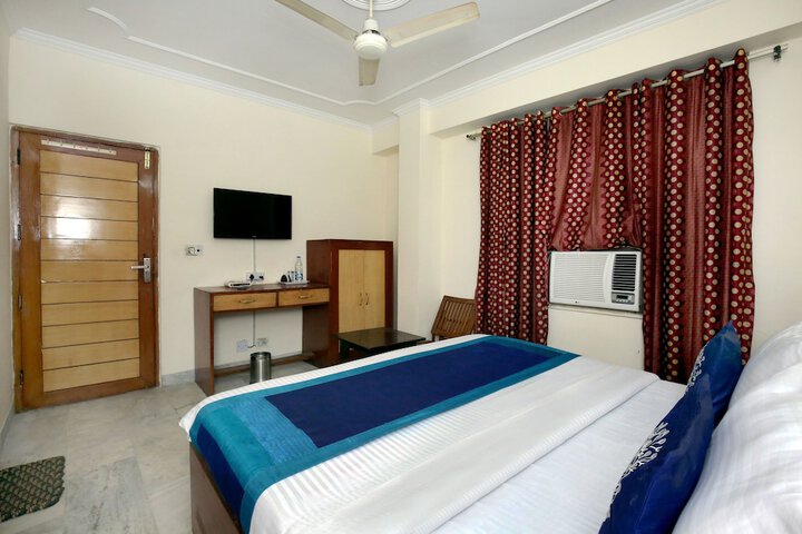Room 12 of 17