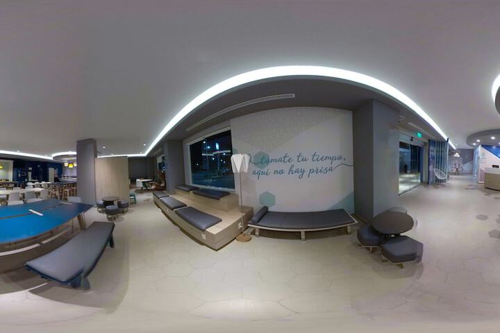 Lounge 40 of 63