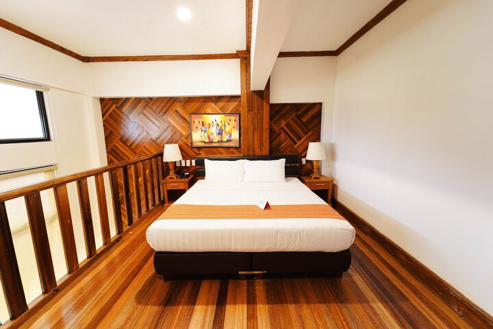Room 10 of 28
