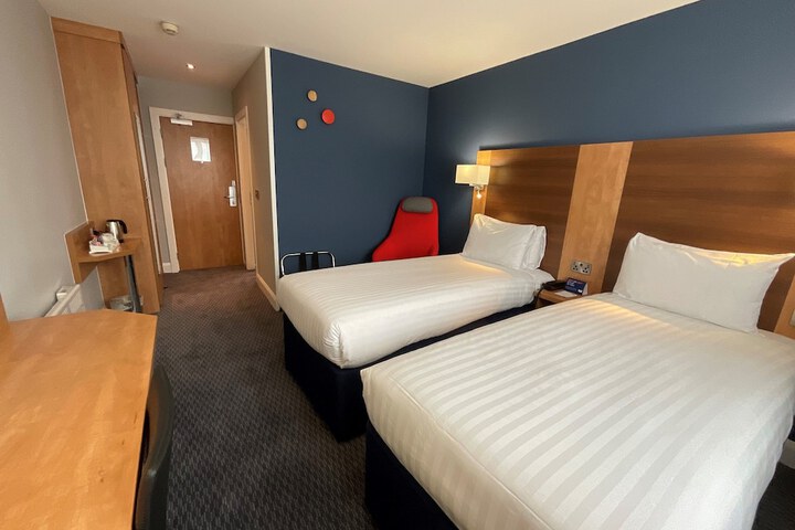Room 10 of 51