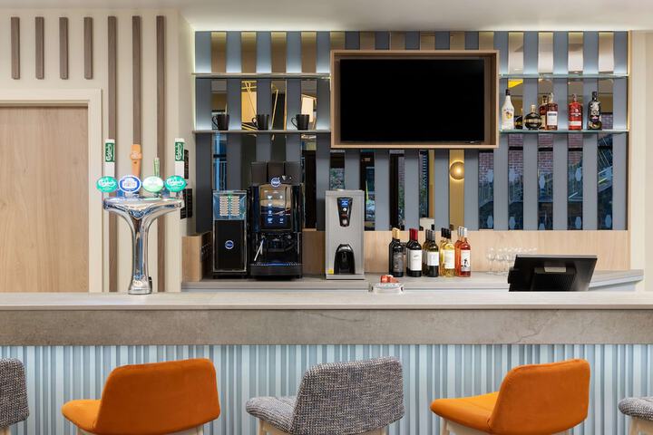 Lounge 41 of 41