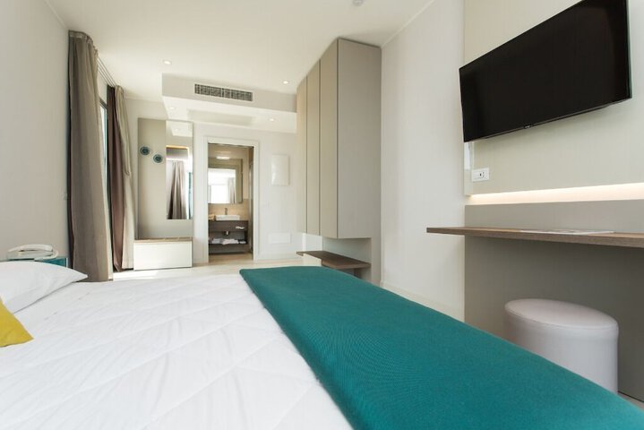 Room 25 of 146
