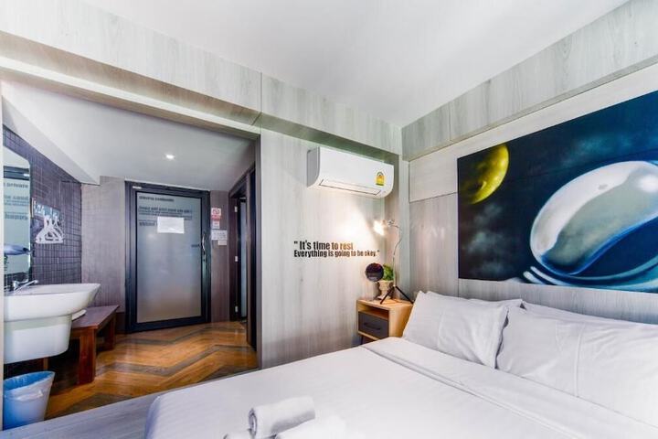 Room 10 of 84