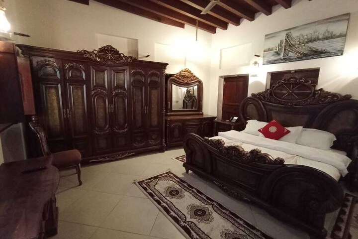 Room 13 of 48
