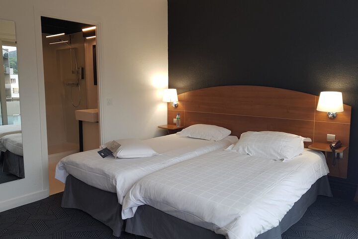 Room 6 of 42