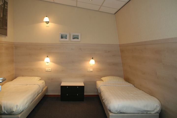 Room 9 of 35