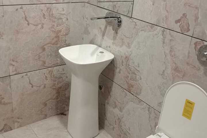 Room 14 of 18