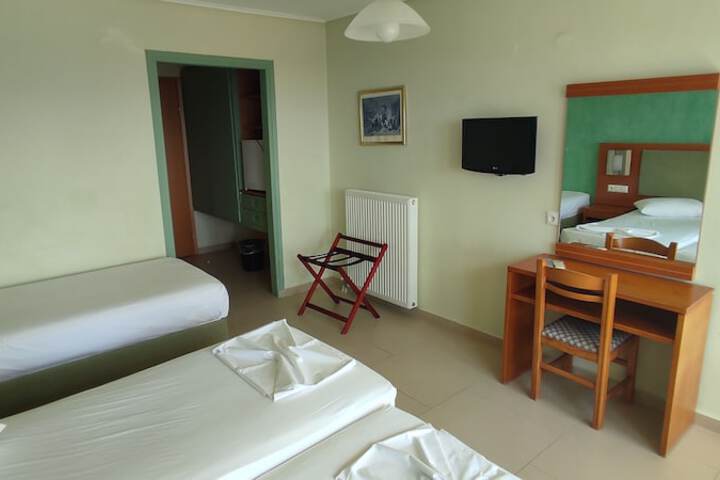 Room 8 of 34