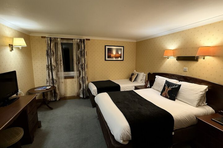 Room 32 of 65