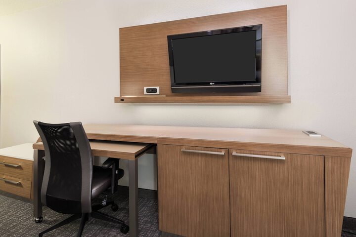 Room 13 of 37