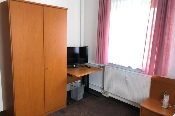 Room 10 of 13