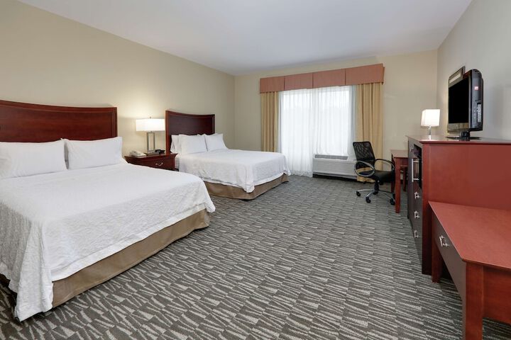 2 Queen Beds (1 of 15)