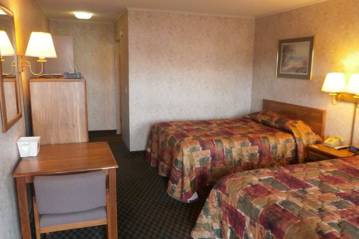 2 Double Beds (3 of 6)
