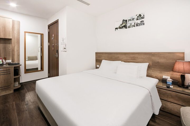 Room 10 of 28