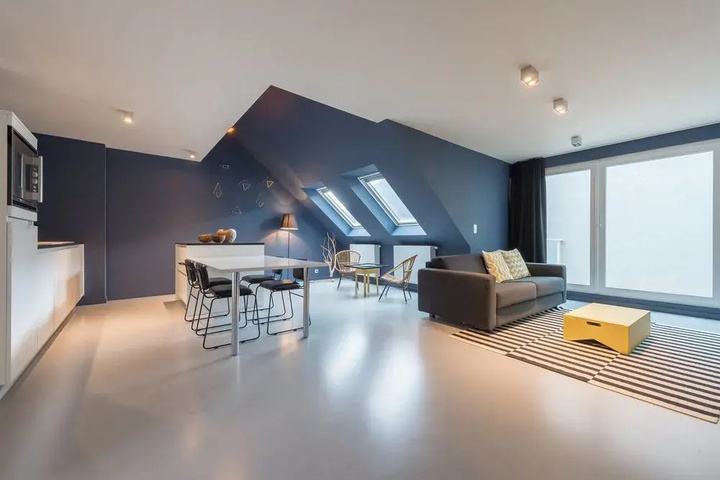 Room 4 of 10