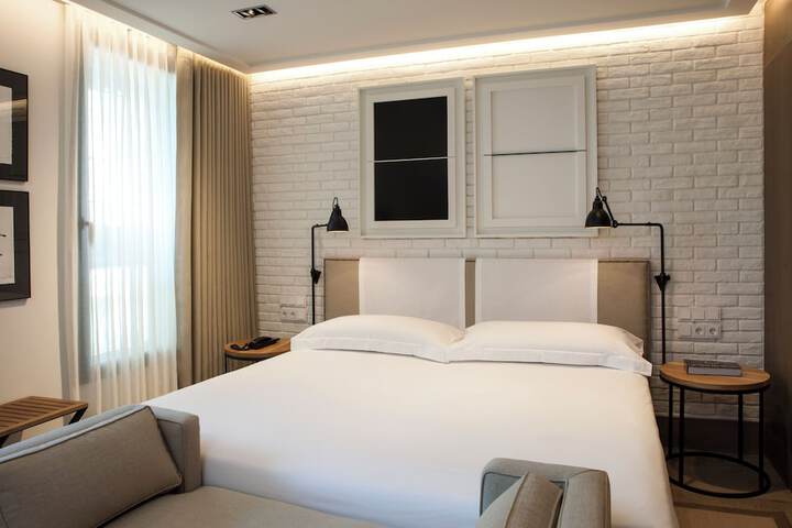 Room 17 of 34