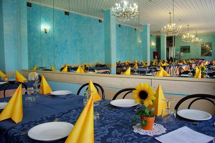 Dining 6 of 21