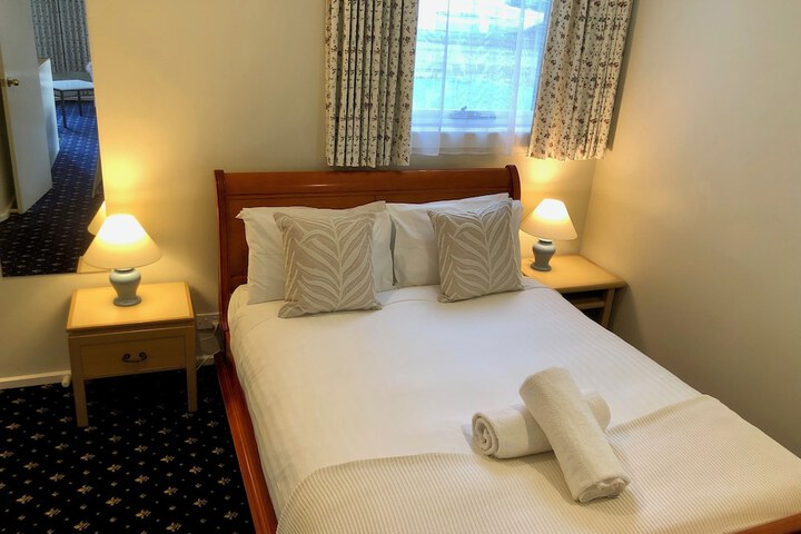 Room 6 of 34