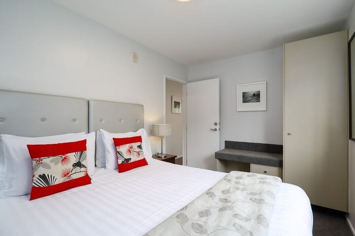 Room 9 of 34